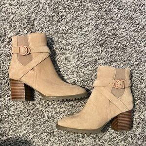Blonde ankle booties